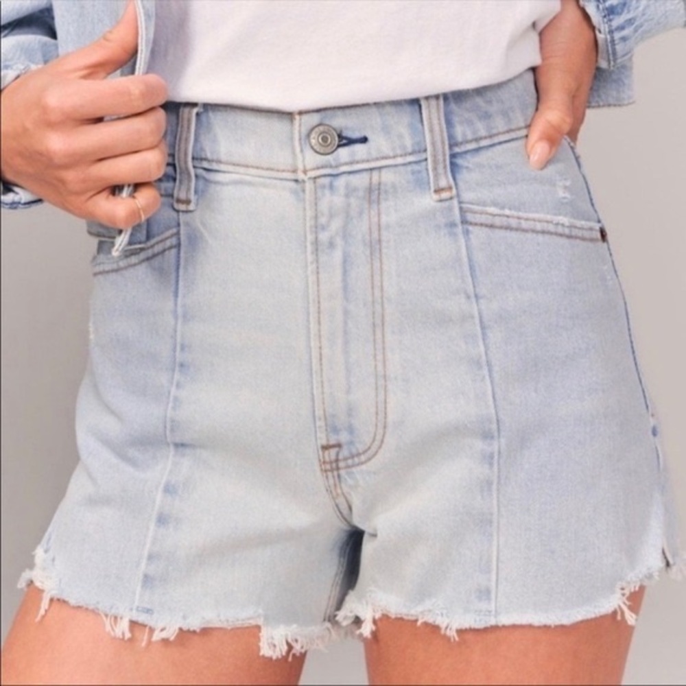 Abercrombie & Fitch The Cutoff Short High Rise Light Wash Curve Love